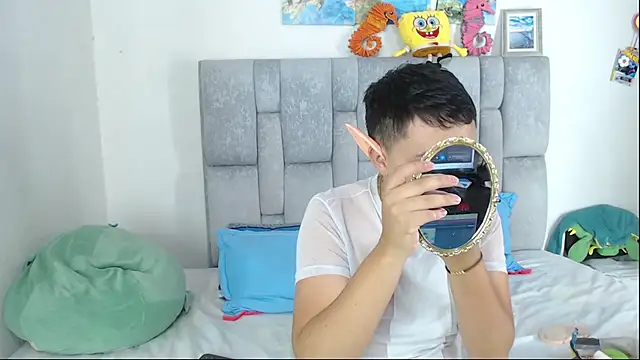 Snapshot of christopher_Hot chatting on November 7, 2025, 2:05 am christopher Hot online show from November 7, 2025, 2:05 am