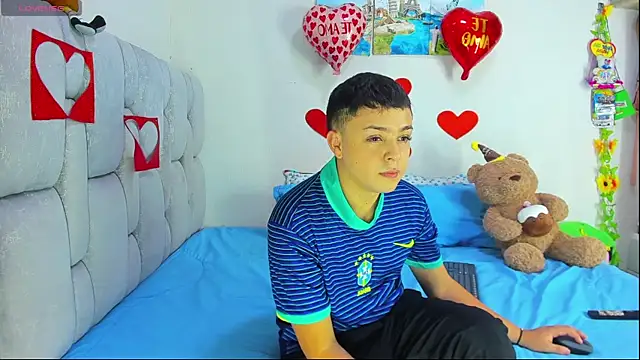 Snapshot of christopher_Hot chatting on February 9, 2026, 10:52 pm christopher Hot online show from February 9, 2026, 10:52 pm