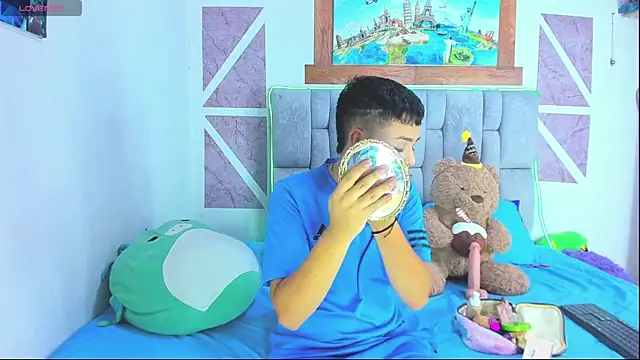 Snapshot of christopher_Hot chatting on February 26, 2026, 5:24 pm christopher Hot online show from February 26, 2026, 5:24 pm