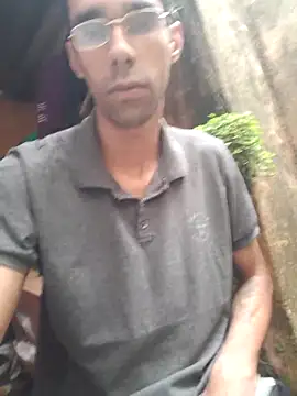 Snapshot of Dedede32 chatting on September 24, 2025, 1:28 pm Dedede32 online show from September 24, 2025, 1:28 pm