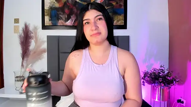 Snapshot of MaraRosenthal chatting on September 27, 2025, 12:11 pm MaraRosenthal online show from September 27, 2025, 12:11 pm