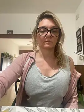 Snapshot of na1801 chatting on November 7, 2025, 2:32 pm na1801 online show from November 7, 2025, 2:32 pm