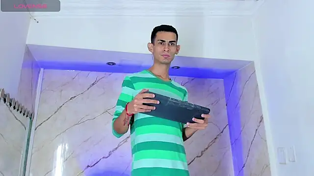 Golldens Dreamss online show from October 3, 2025, 7:59 pm