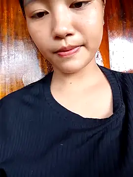 ChanhChanh05 online show from September 18, 2025, 1:08 am