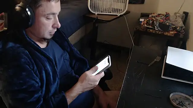 Snapshot of YoBlezz chatting on September 26, 2025, 5:42 pm YoBlezz online show from September 26, 2025, 5:42 pm