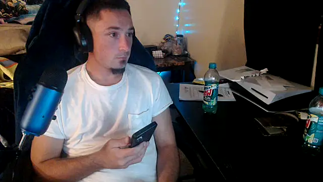 Snapshot of YoBlezz chatting on October 3, 2025, 7:10 am YoBlezz online show from October 3, 2025, 7:10 am