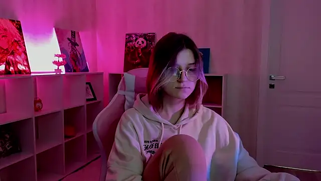 Agnes Passero online show from September 30, 2025, 8:09 am