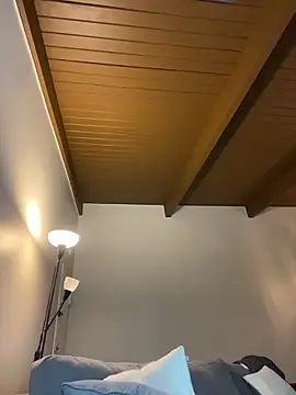 TRILLAHUNG online show from October 22, 2025, 4:39 pm