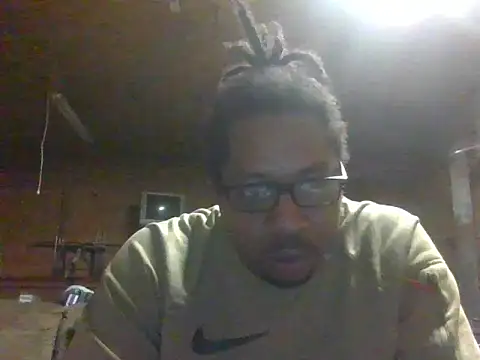 Snapshot of LngStrke69 chatting on September 14, 2025, 8:59 am LngStrke69 online show from September 14, 2025, 8:59 am
