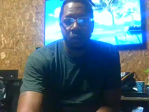 Snapshot of LngStrke69 chatting on September 15, 2025, 2:56 am LngStrke69 online show from September 15, 2025, 2:56 am