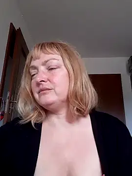 LiluLiluLilu online show from September 28, 2025, 9:27 am