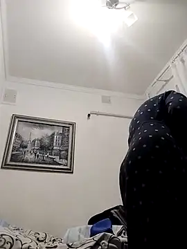 LiluLiluLilu online show from September 18, 2025, 6:11 pm