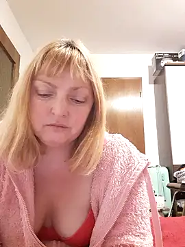 LiluLiluLilu online show from October 16, 2025, 7:22 pm