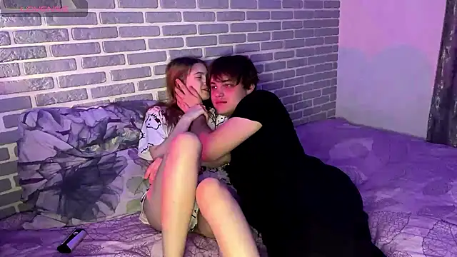 fetchingcouplee online show from September 14, 2025, 3:23 pm