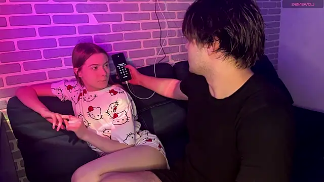 Snapshot of fetchingcouplee chatting on October 20, 2025, 2:06 pm fetchingcouplee online show from October 20, 2025, 2:06 pm