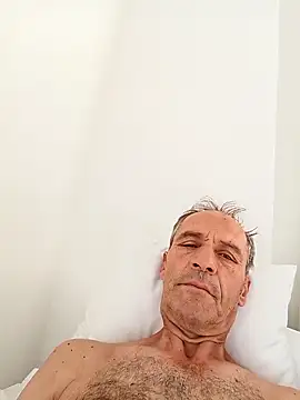 Snapshot of Meliwem12 chatting on October 4, 2025, 7:54 am Meliwem12 online show from October 4, 2025, 7:54 am