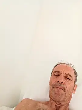 Snapshot of Meliwem12 chatting on October 6, 2025, 5:52 am Meliwem12 online show from October 6, 2025, 5:52 am