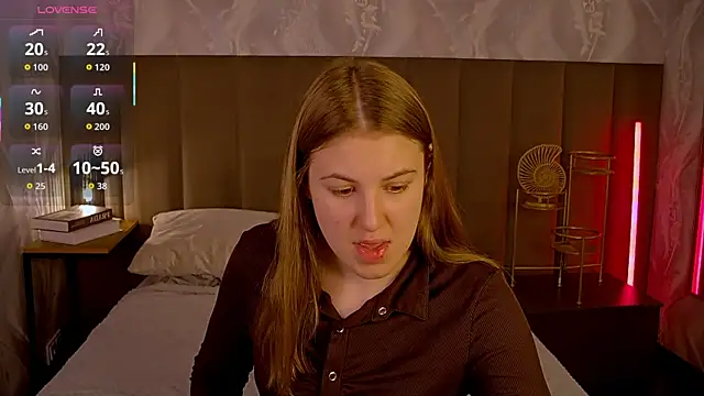 Snapshot of MelanieHenders chatting on October 12, 2025, 5:31 am MelanieHenders online show from October 12, 2025, 5:31 am