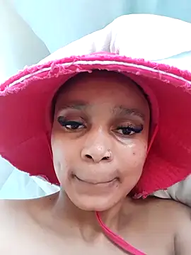 Snapshot of KaygeeQeen chatting on October 10, 2025, 3:24 pm KaygeeQeen online show from October 10, 2025, 3:24 pm