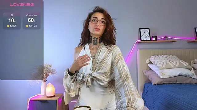LisaDeVil online show from September 11, 2025, 3:12 pm