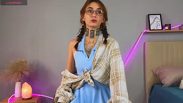 LisaDeVil online show from September 14, 2025, 2:50 pm