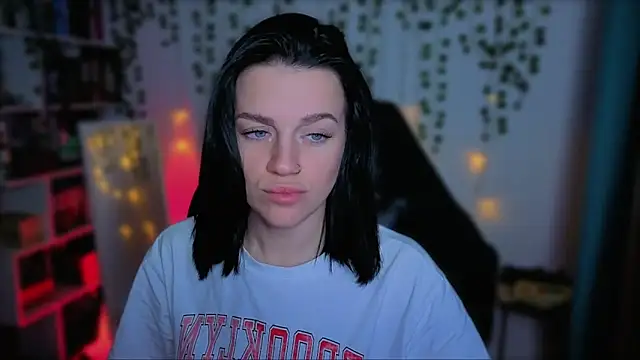 raspberry  girl  online show from September 28, 2025, 9:33 pm