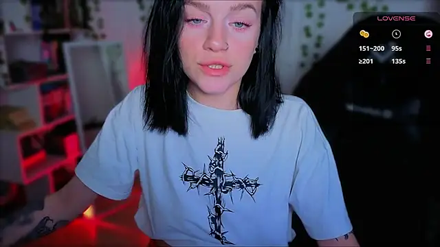 raspberry  girl  online show from September 20, 2025, 8:25 pm