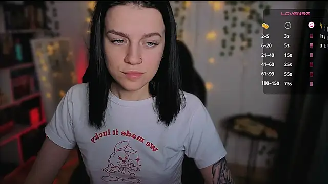 raspberry  girl  online show from October 4, 2025, 6:53 pm