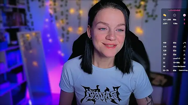 raspberry  girl  online show from September 14, 2025, 7:58 pm