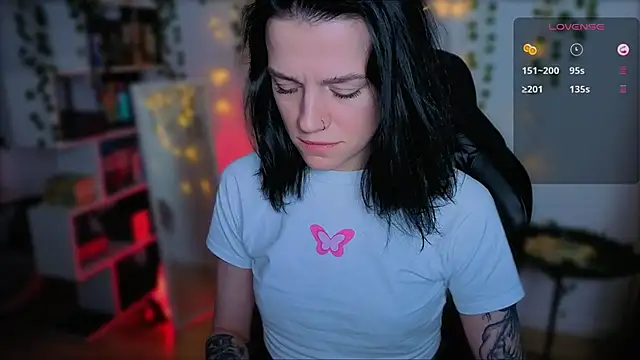 raspberry  girl  online show from September 25, 2025, 11:33 pm