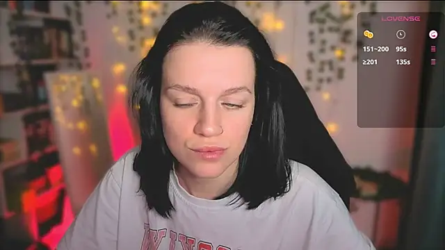 raspberry  girl  online show from October 10, 2025, 9:04 pm