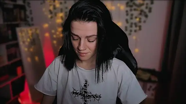 raspberry  girl  online show from October 5, 2025, 8:32 pm