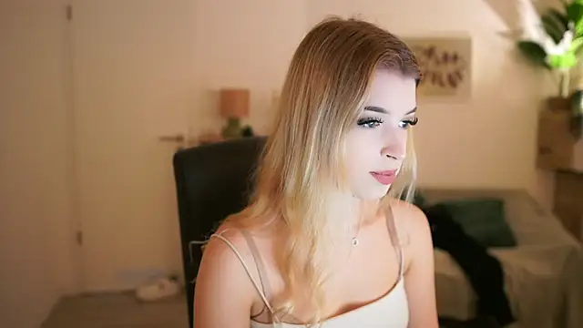 Snapshot of peachyliana chatting on September 13, 2025, 8:14 am peachyliana online show from September 13, 2025, 8:14 am