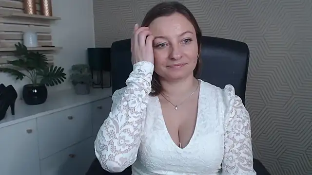 angelaSamt online show from December 5, 2025, 6:45 am