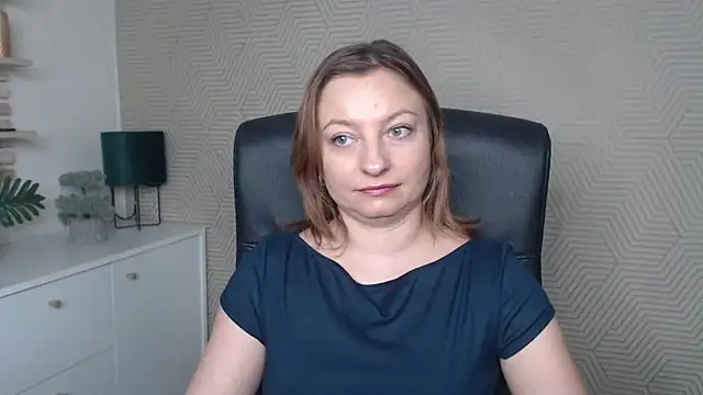 angelaSamt online show from November 27, 2025, 6:47 am