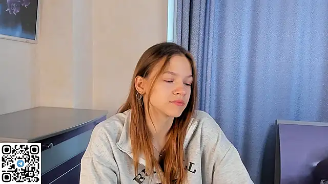 VelvetRisque online show from September 29, 2025, 6:42 am