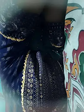 Snapshot of posewith chatting on October 10, 2025, 9:21 am posewith online show from October 10, 2025, 9:21 am