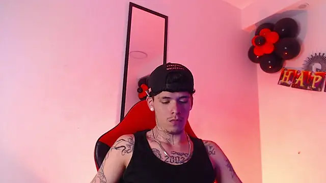 Snapshot of Anhonymus_ chatting on October 7, 2025, 10:33 pm Anhonymus  online show from October 7, 2025, 10:33 pm