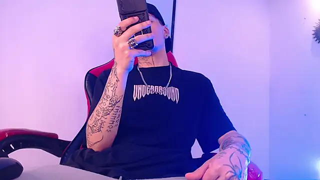 Snapshot of Anhonymus_ chatting on September 28, 2025, 4:19 am Anhonymus  online show from September 28, 2025, 4:19 am