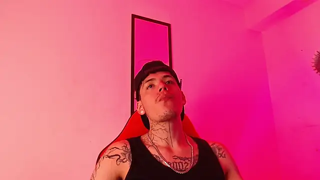 Snapshot of Anhonymus_ chatting on October 5, 2025, 10:33 pm Anhonymus  online show from October 5, 2025, 10:33 pm