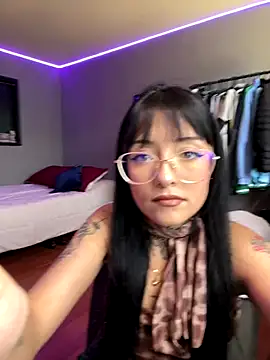 QueenSquirt02 online show from September 13, 2025, 5:46 pm