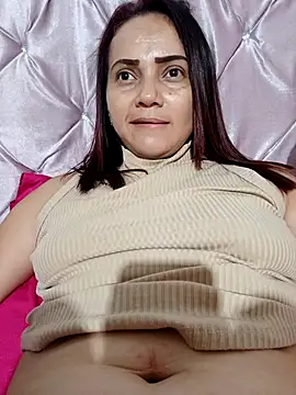 Snapshot of Amanda39 chatting on September 28, 2025, 11:23 pm Amanda39 online show from September 28, 2025, 11:23 pm