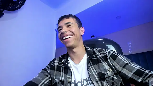 Snapshot of Muscle_Scott chatting on February 17, 2026, 7:22 pm Muscle Scott online show from February 17, 2026, 7:22 pm