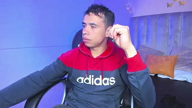 Snapshot of Muscle_Scott chatting on February 8, 2026, 2:37 pm Muscle Scott online show from February 8, 2026, 2:37 pm