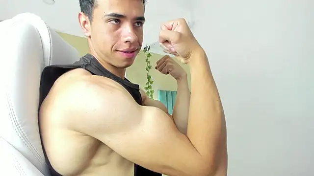 Snapshot of Muscle_Scott chatting on September 23, 2025, 12:12 pm Muscle Scott online show from September 23, 2025, 12:12 pm