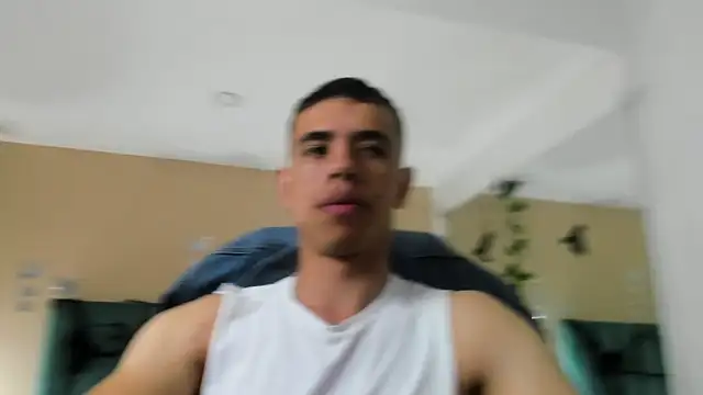 Snapshot of Muscle_Scott chatting on October 15, 2025, 12:24 pm Muscle Scott online show from October 15, 2025, 12:24 pm