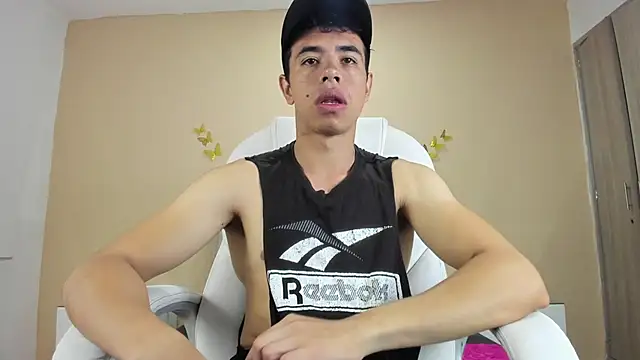 Snapshot of Muscle_Scott chatting on October 12, 2025, 12:17 pm Muscle Scott online show from October 12, 2025, 12:17 pm