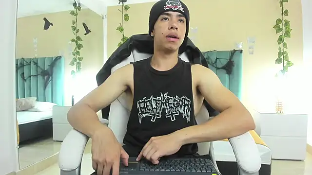 Snapshot of Muscle_Scott chatting on October 30, 2025, 12:25 pm Muscle Scott online show from October 30, 2025, 12:25 pm