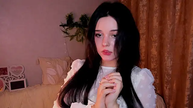 silkyaura online show from September 16, 2025, 8:54 pm