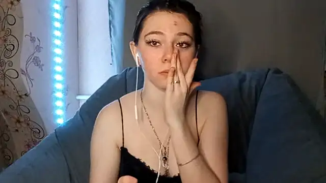 Snapshot of Sophiecuttie chatting on October 12, 2025, 4:19 pm Sophiecuttie online show from October 12, 2025, 4:19 pm